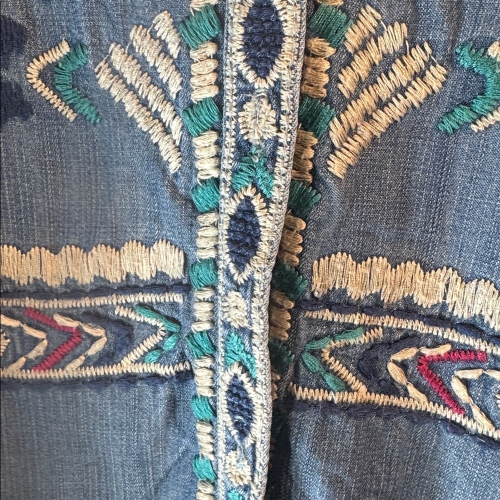 Scully XL Blue Embroidered Denim button down Top - Picture 5 of 7